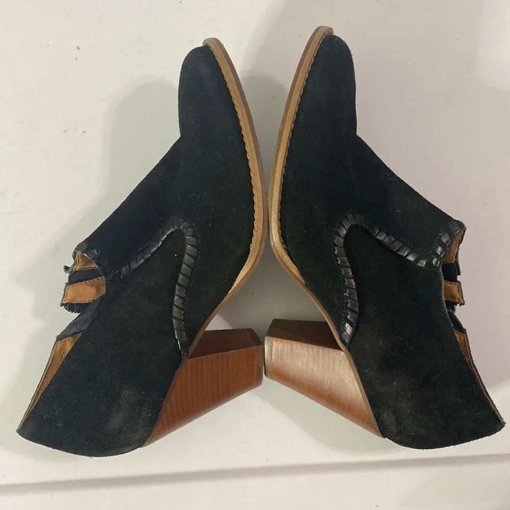 Jack Rogers Kyle black suede 3” Stacked heel booties size 6